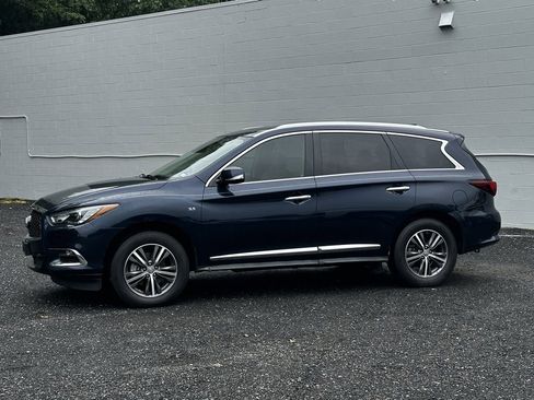 Used 2019 INFINITI QX60 Luxe w/ Essential Package image 2