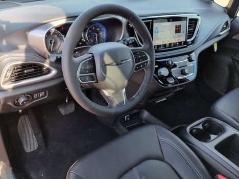 New 2026 Chrysler Pacifica Select AWD/4WD image 11