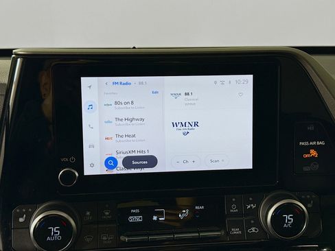 Used 2023 Toyota Highlander XLE image 15