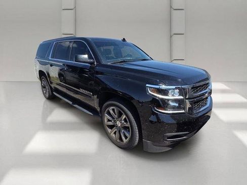 Used 2018 Chevrolet Suburban LT w/ Luxury Package AWD/4WD image 2