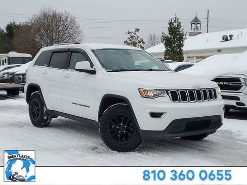 Used 2020 Jeep Grand Cherokee Laredo image 1