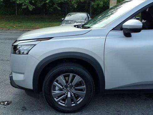 Used 2025 Nissan Pathfinder SV AWD/4WD image 7
