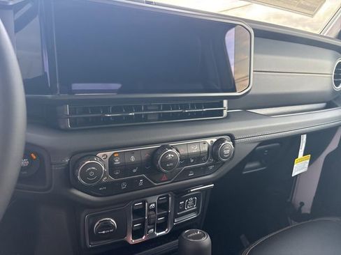 New 2026 Jeep Gladiator Sport AWD/4WD image 18