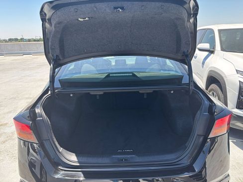 Used 2025 Nissan Altima 2.5 SV FWD image 30