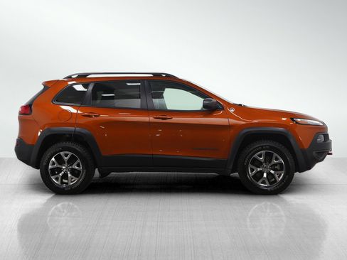 Used 2016 Jeep Cherokee Trailhawk w/ Comfort/Convenience Group image 6