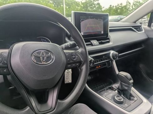 Used 2024 Toyota RAV4 LE AWD/4WD image 32