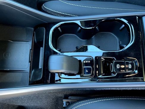 New 2026 Volvo XC40 B5 Ultra w/ Climate Package image 10