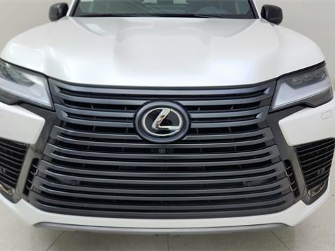 Used 2023 Lexus LX 600 4WD w/ Luxury Package image 8