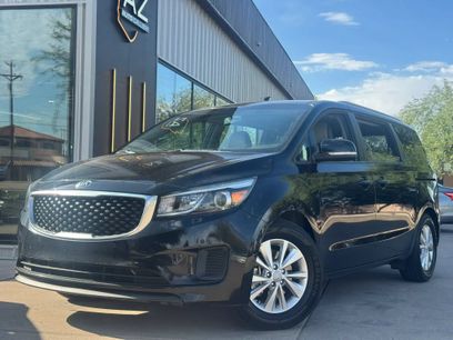 Used 2017 Kia Sedona LX w/ LX Essentials Premium Package