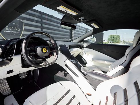 Used 2022 Ferrari Roma image 2