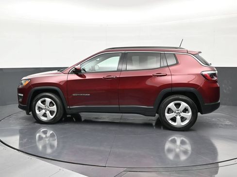Used 2021 Jeep Compass Latitude FWD image 2