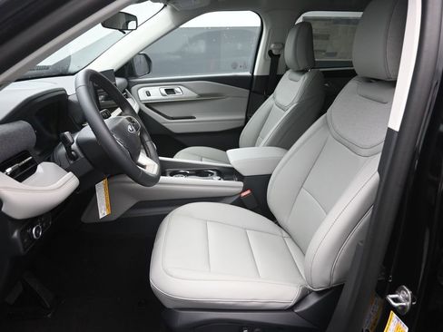 New 2026 Ford Explorer Active w/ Active Comfort Package image 18