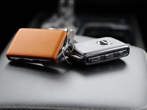 Used 2020 Volvo XC60 T5 R-Design w/ Protection Package image 17