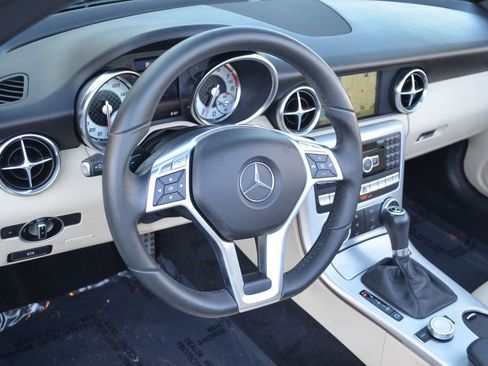 Used 2015 Mercedes-Benz SLK 250 image 12
