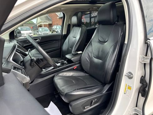 Used 2017 Ford Edge Titanium w/ Equipment Group 301A AWD/4WD image 2