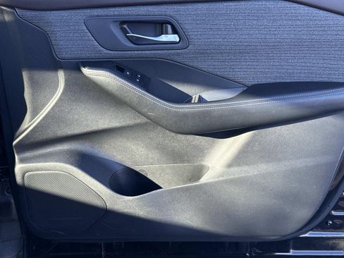 Used 2023 Nissan Rogue SV image 24