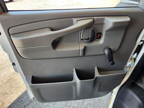 Used 2005 Chevrolet Express 2500 Extended RWD image 11