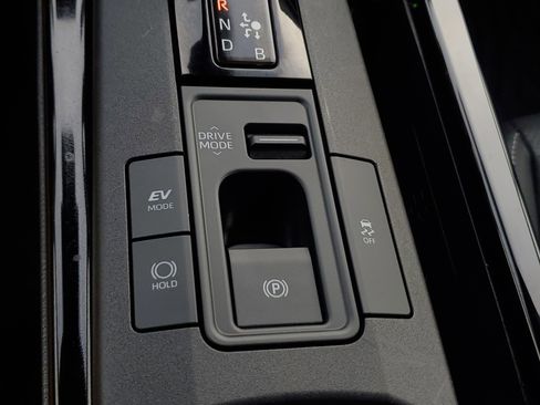 Certified 2025 Toyota Prius Limited image 26