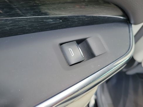 Used 2023 Cadillac XT4 Premium Luxury FWD image 16
