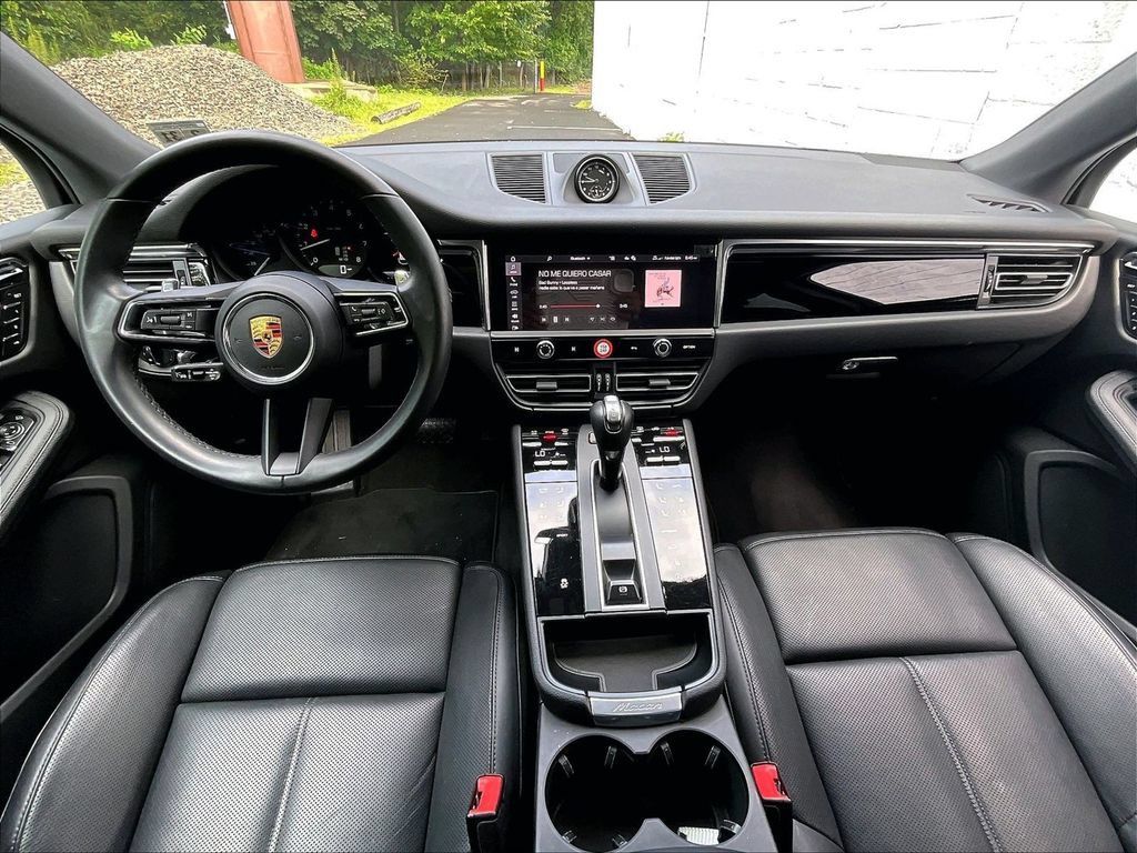 Certified 2026 Porsche Macan AWD/4WD image 18