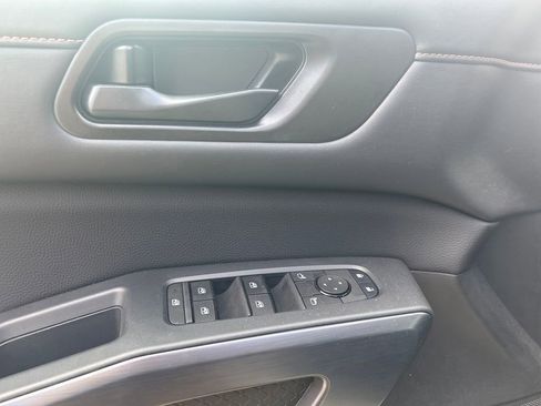 Used 2025 Nissan Pathfinder Rock Creek AWD/4WD image 12