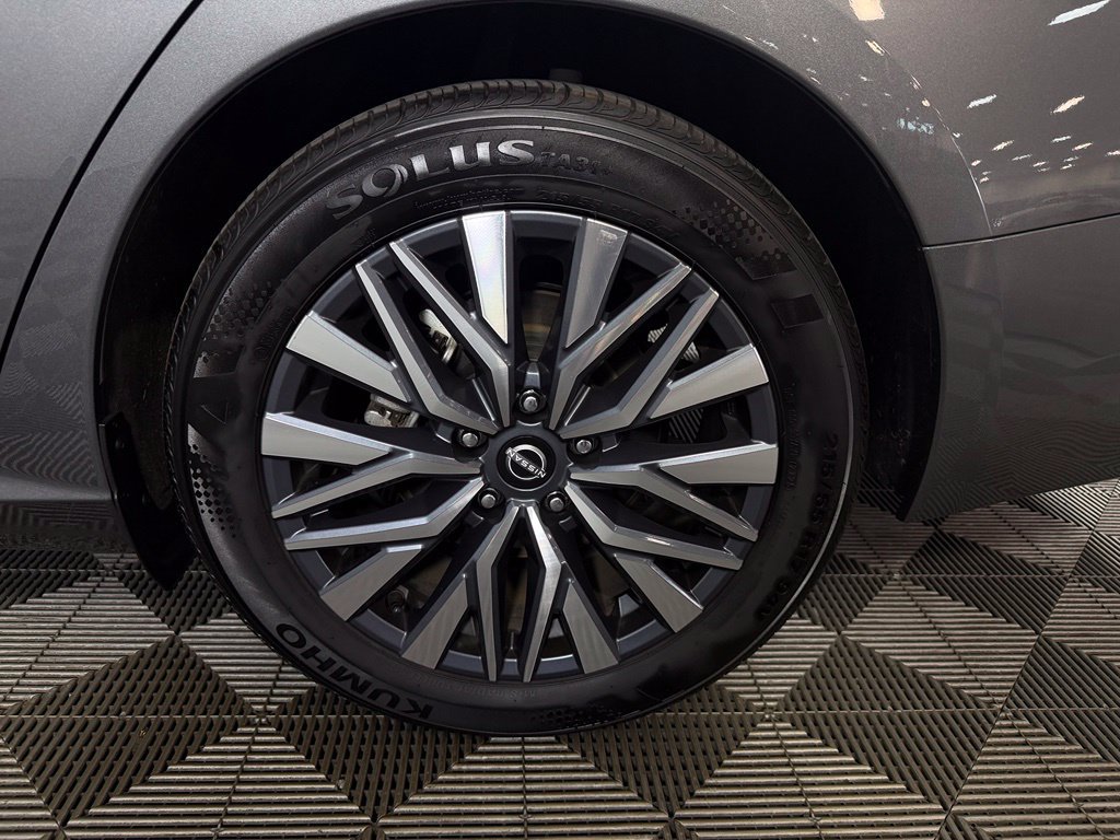 Used 2025 Nissan Altima 2.5 SV FWD image 9