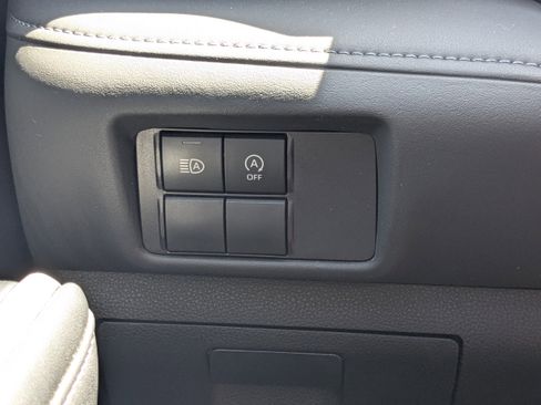 Used 2023 Toyota Highlander L image 24