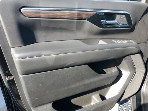 Used 2025 Chevrolet Tahoe Z71 image 17