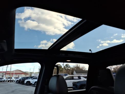 Used 2024 Nissan Titan PRO-4X w/ Pro-4x Convenience Package image 14