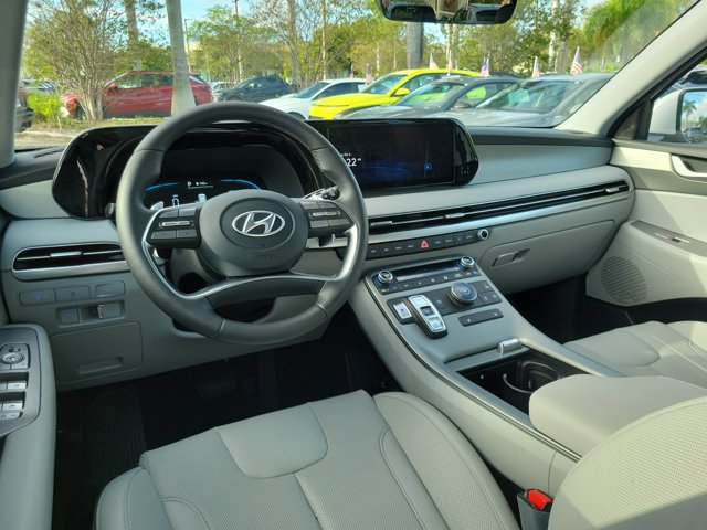 Certified 2025 Hyundai Palisade SEL FWD image 12