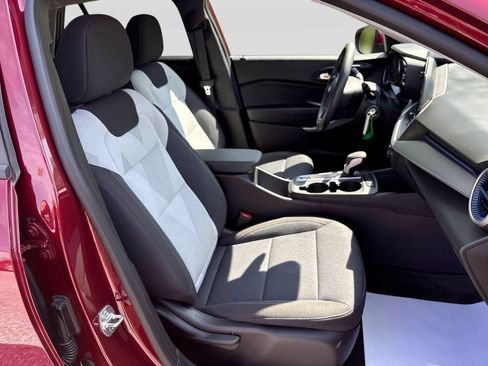 Used 2024 Chevrolet Trax LS w/ LS Convenience Package FWD image 28
