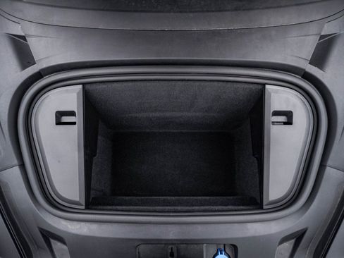 Certified 2025 Porsche Taycan image 29