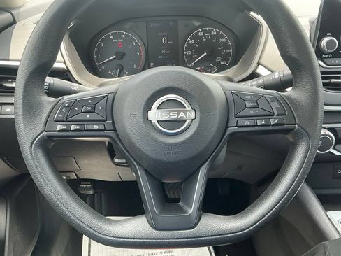 Used 2024 Nissan Altima 2.5 S FWD image 39