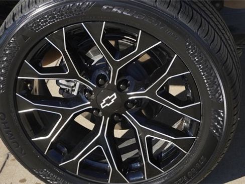 Used 2025 Chevrolet Silverado 1500 W/T w/ WT Value Package image 11