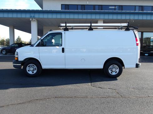 Used 2016 Chevrolet Express 3500 RWD image 2