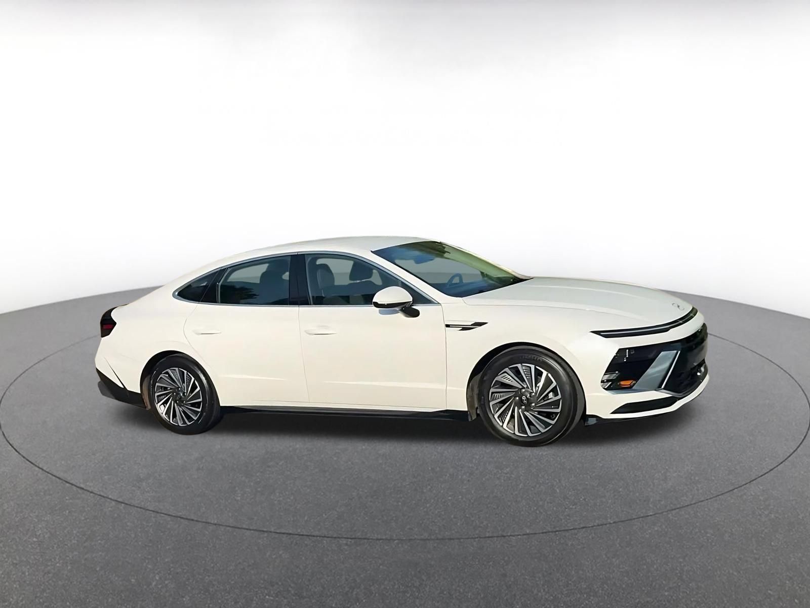 Used 2025 Hyundai Sonata SEL FWD image 2