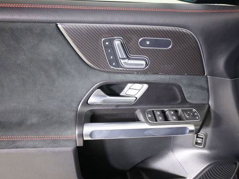 Used 2023 Mercedes-Benz GLB 250 4MATIC image 11