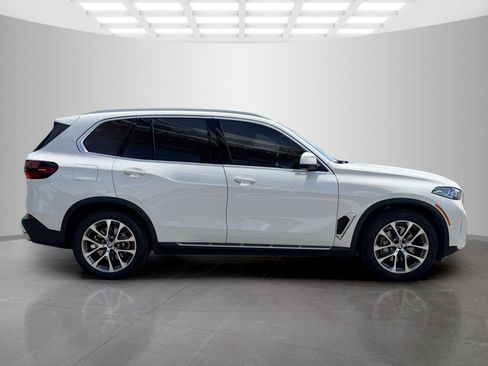 Used 2024 BMW X5 xDrive40i AWD/4WD image 4