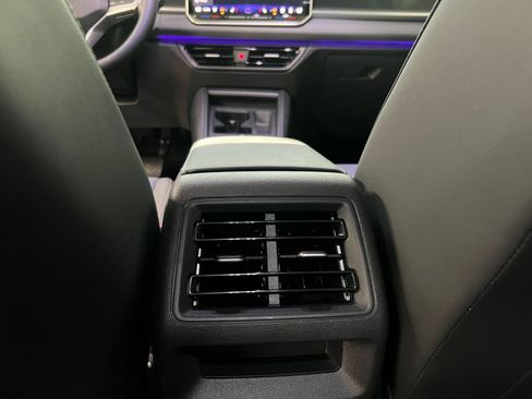 Used 2026 Volkswagen Tiguan SE AWD/4WD image 24