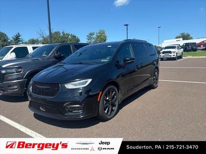 Certified 2025 Chrysler Pacifica Limited