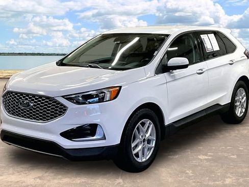 Used 2023 Ford Edge SEL image 3