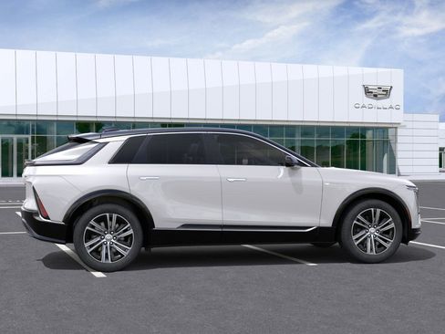 New 2025 Cadillac Lyriq Luxury image 29