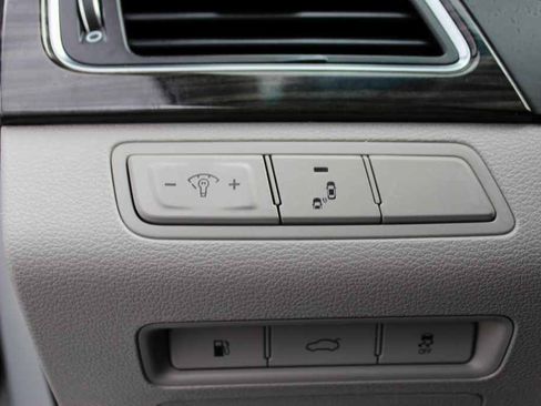 Used 2016 Hyundai Sonata Limited w/ Option Group 04 FWD image 14