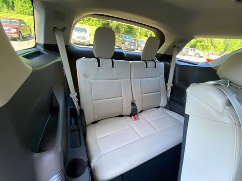 Used 2023 Ford Explorer Platinum w/ Technology Package AWD/4WD image 41