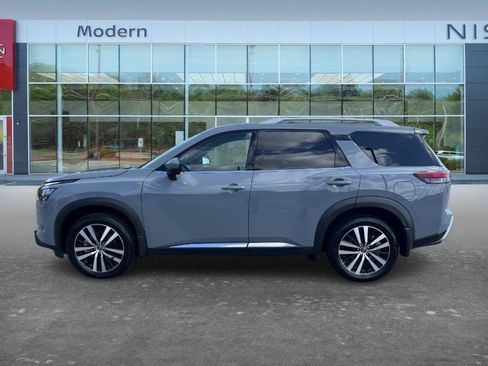 Certified 2025 Nissan Pathfinder Platinum w/ Cargo Package FWD image 8
