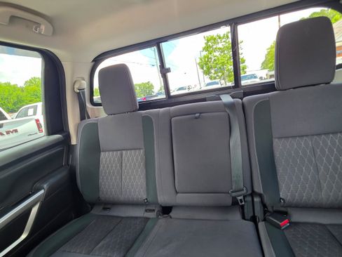 Used 2021 Nissan Titan SV RWD image 19