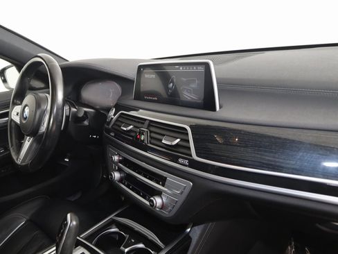 Used 2022 BMW 750i xDrive w/ M Sport Package image 55
