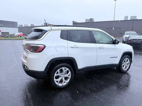 Used 2024 Jeep Compass Latitude AWD/4WD image 3