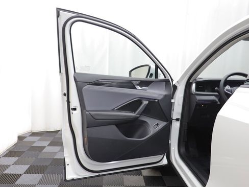 New 2026 Volkswagen Tiguan SE image 4