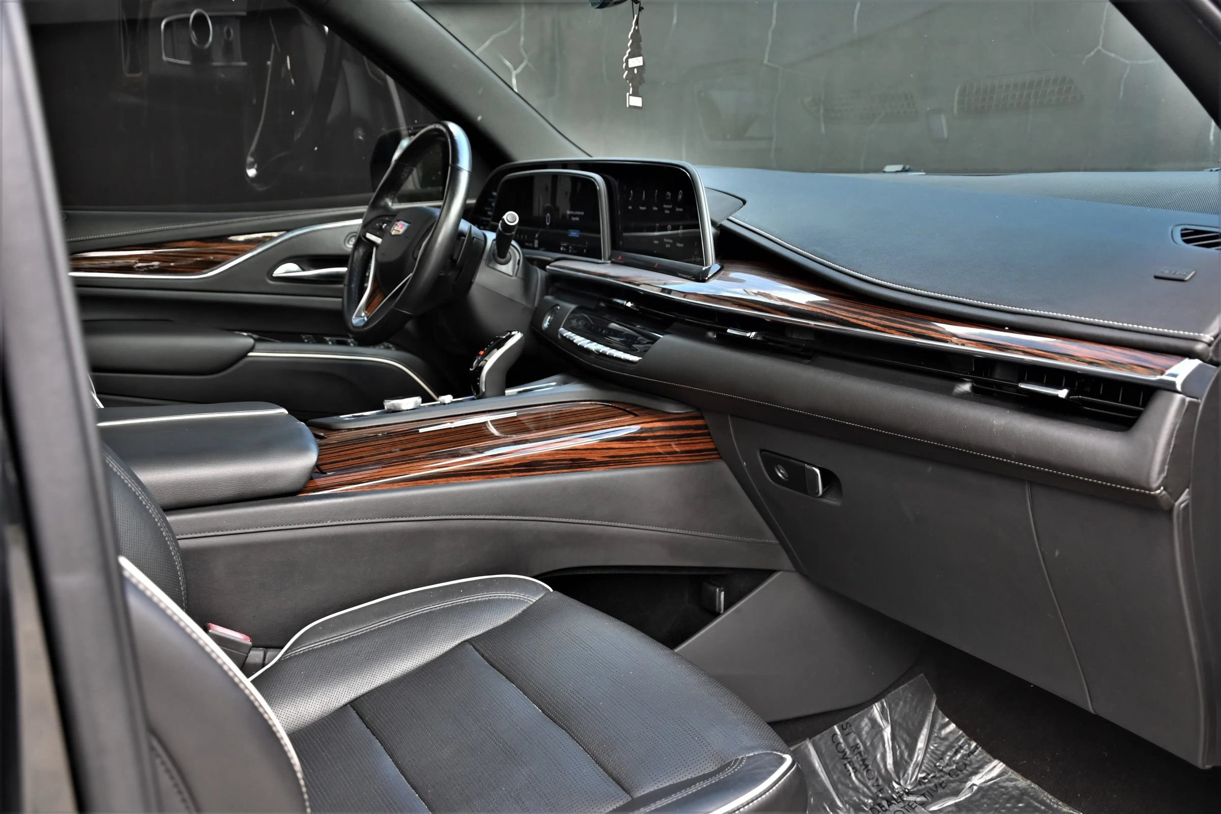 Used 2021 Cadillac Escalade ESV Premium Luxury w/ Driver Assist Tech Package AWD/4WD image 15
